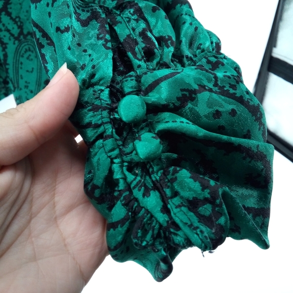 Vintage AK Collectible Made in Korea Green Shiny Paisley Halloween Blouse 12 - Picture 7 of 9